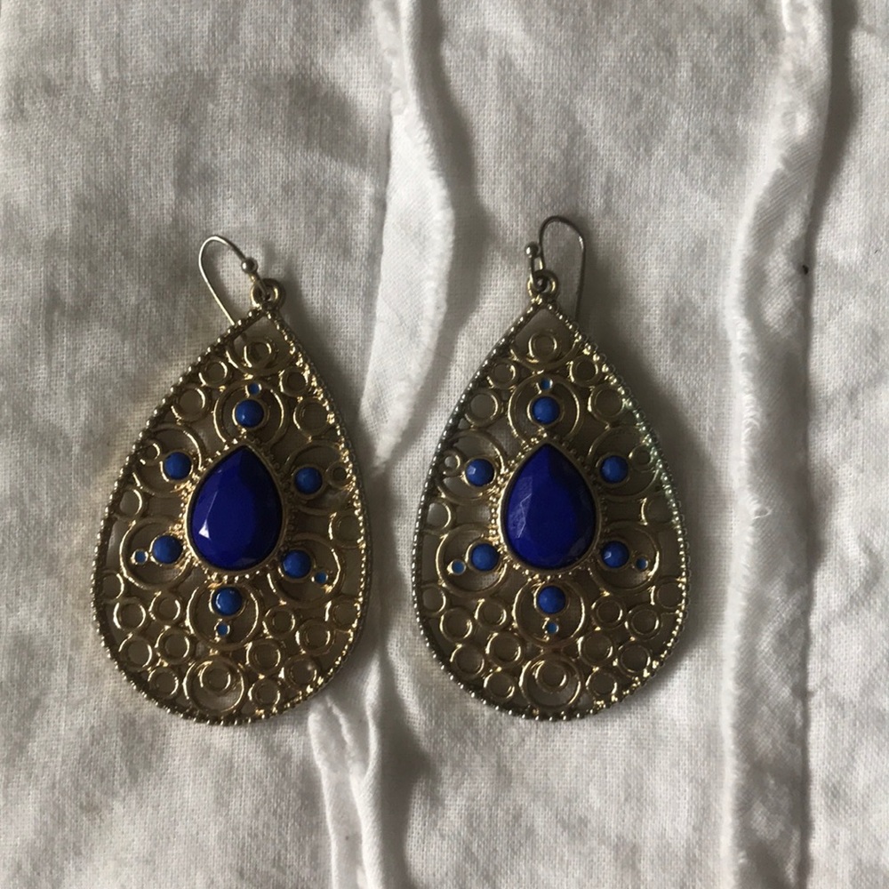Gold statement earrings - Picture 2 of 5